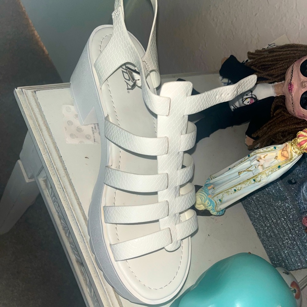 platform strappy sandals!!